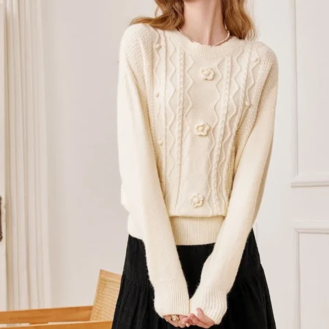Fashion Women’s Clothing 2025 Autumn  Winter New Style Temperament Reducing Loose Flower Embroidered Round Neck Sweater Knit Top